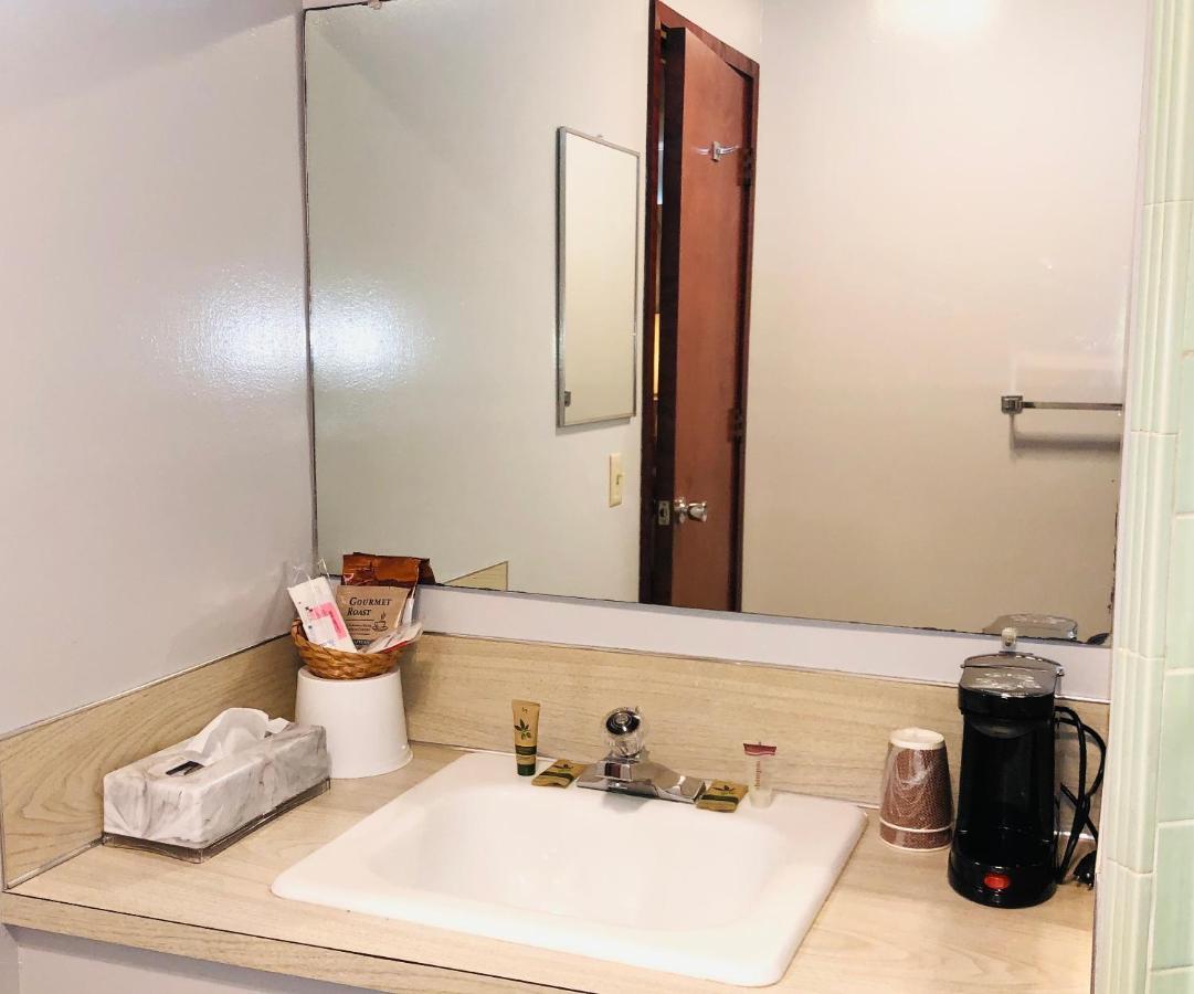 كريسينت سيتي Curly Redwood Lodge المظهر الخارجي الصورة