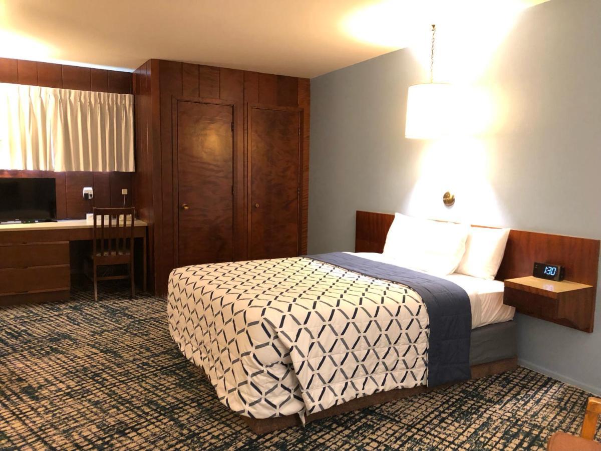 كريسينت سيتي Curly Redwood Lodge المظهر الخارجي الصورة