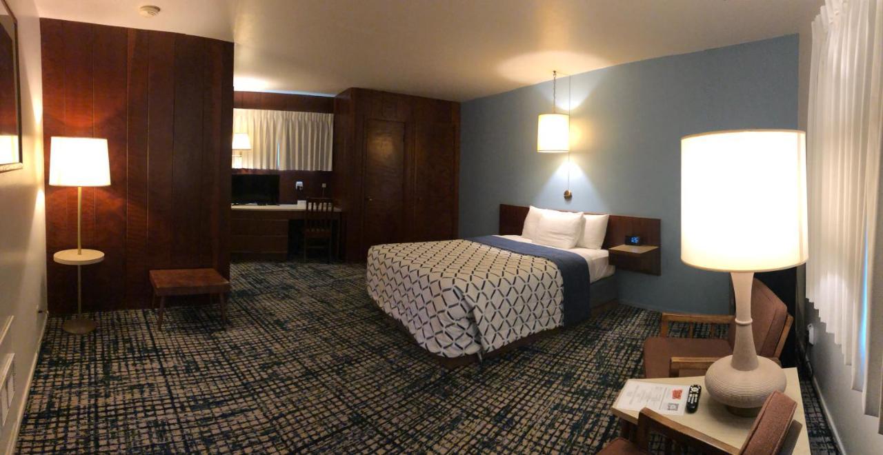 كريسينت سيتي Curly Redwood Lodge المظهر الخارجي الصورة