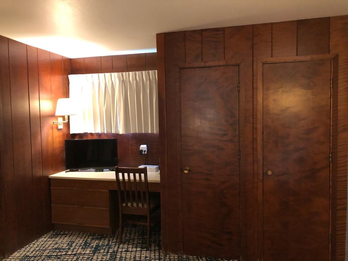 كريسينت سيتي Curly Redwood Lodge المظهر الخارجي الصورة