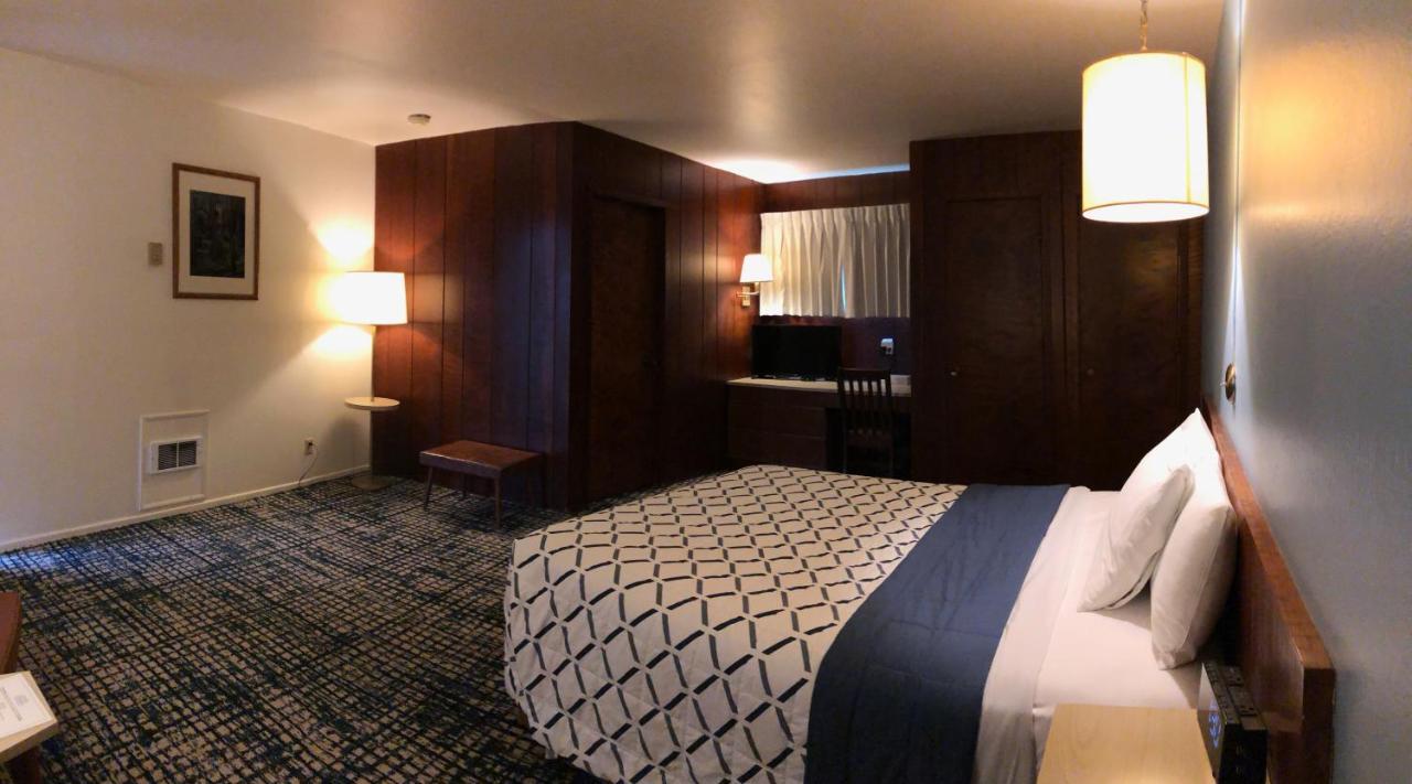 كريسينت سيتي Curly Redwood Lodge المظهر الخارجي الصورة
