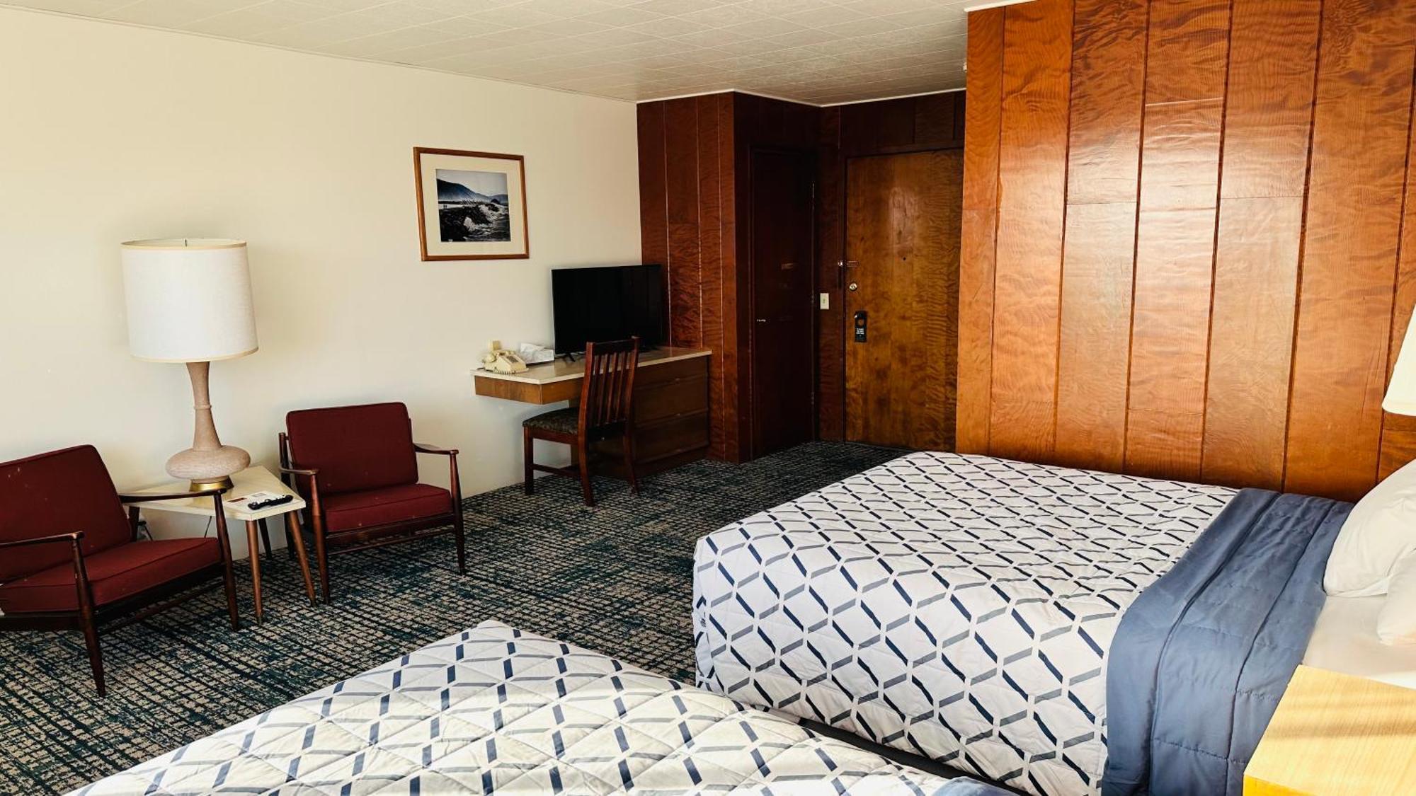 كريسينت سيتي Curly Redwood Lodge المظهر الخارجي الصورة
